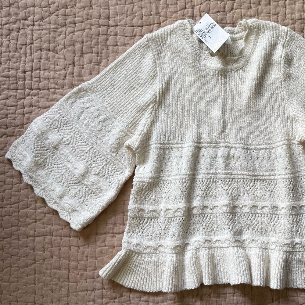 H&M Cream Textured Knit Bell Sleeve Sweater - Women’s size Medium - NWT